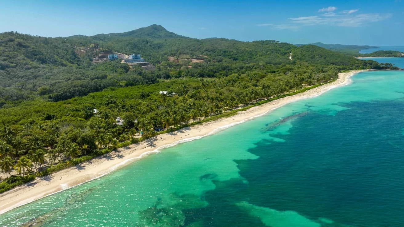 Camp Bay coastline on Roatan's East End